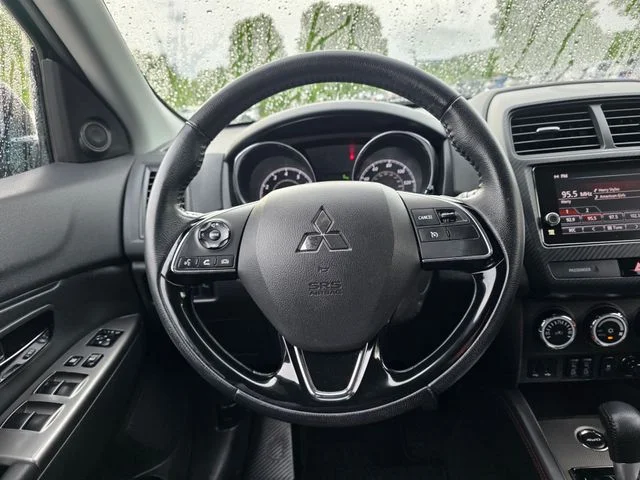 Used 2019 Labrador Black Metallic Mitsubishi 2.0 SE image 22