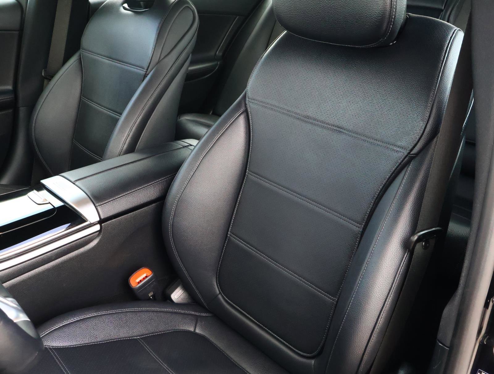 Used 2025 Obsidian Black Metallic Mercedes-Benz C 300 image 12