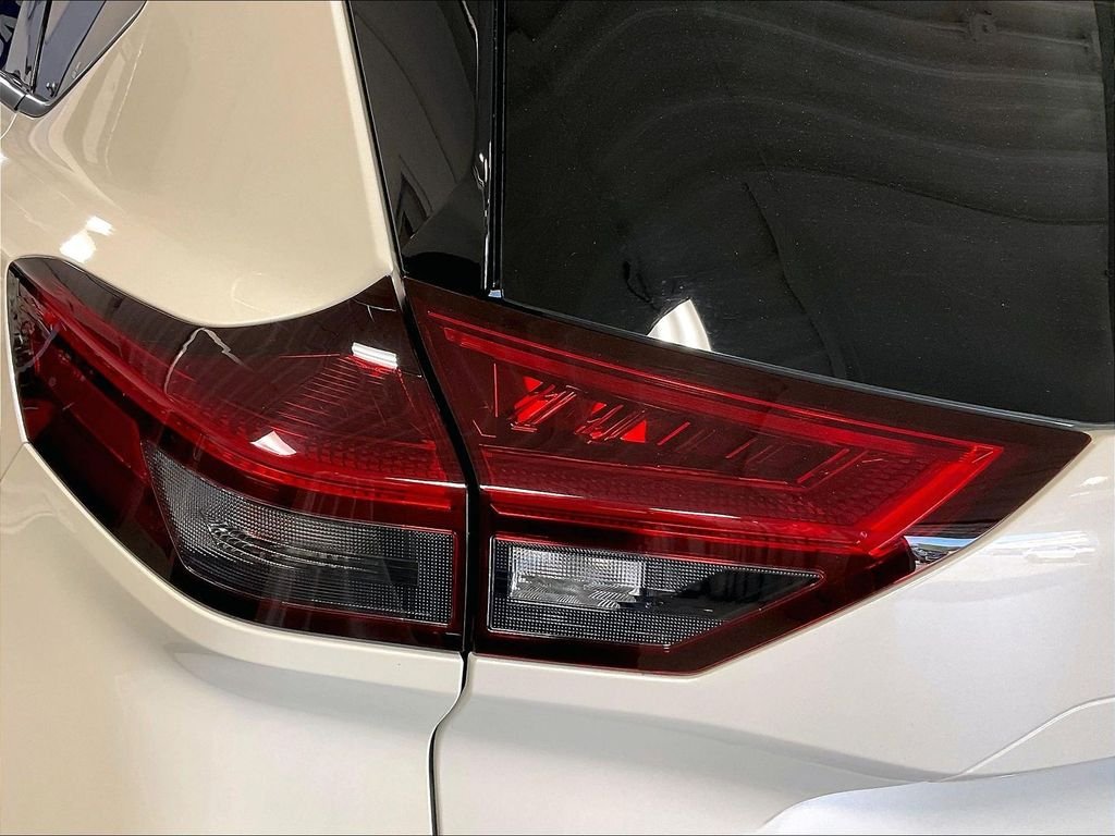 Used 2023 White Nissan Platinum image 34