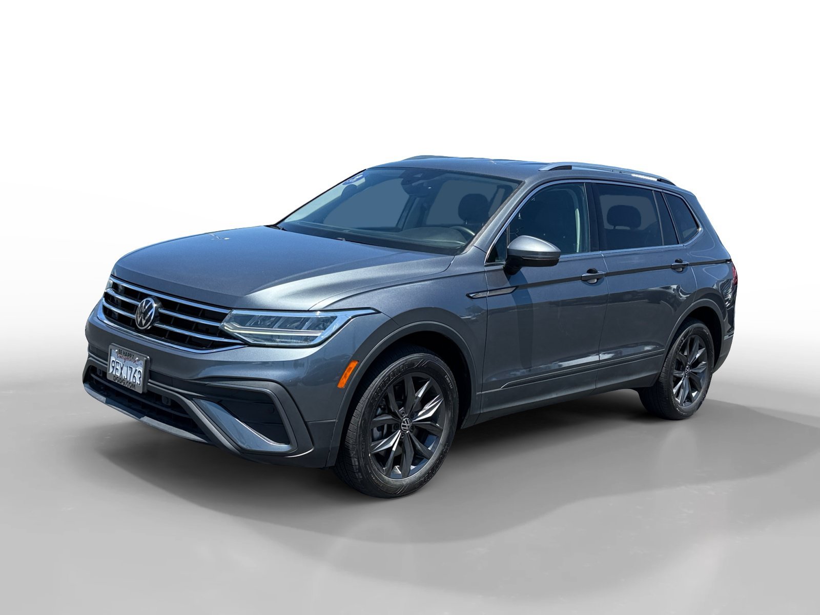 Certified Used 2023 Platinum Gray Metallic Volkswagen 2.0T SE image 1