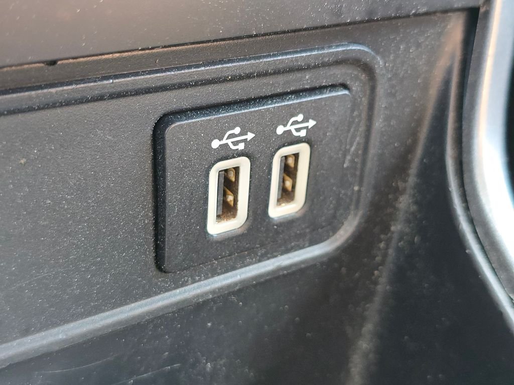 Used 2019 Silver Ford SE image 36