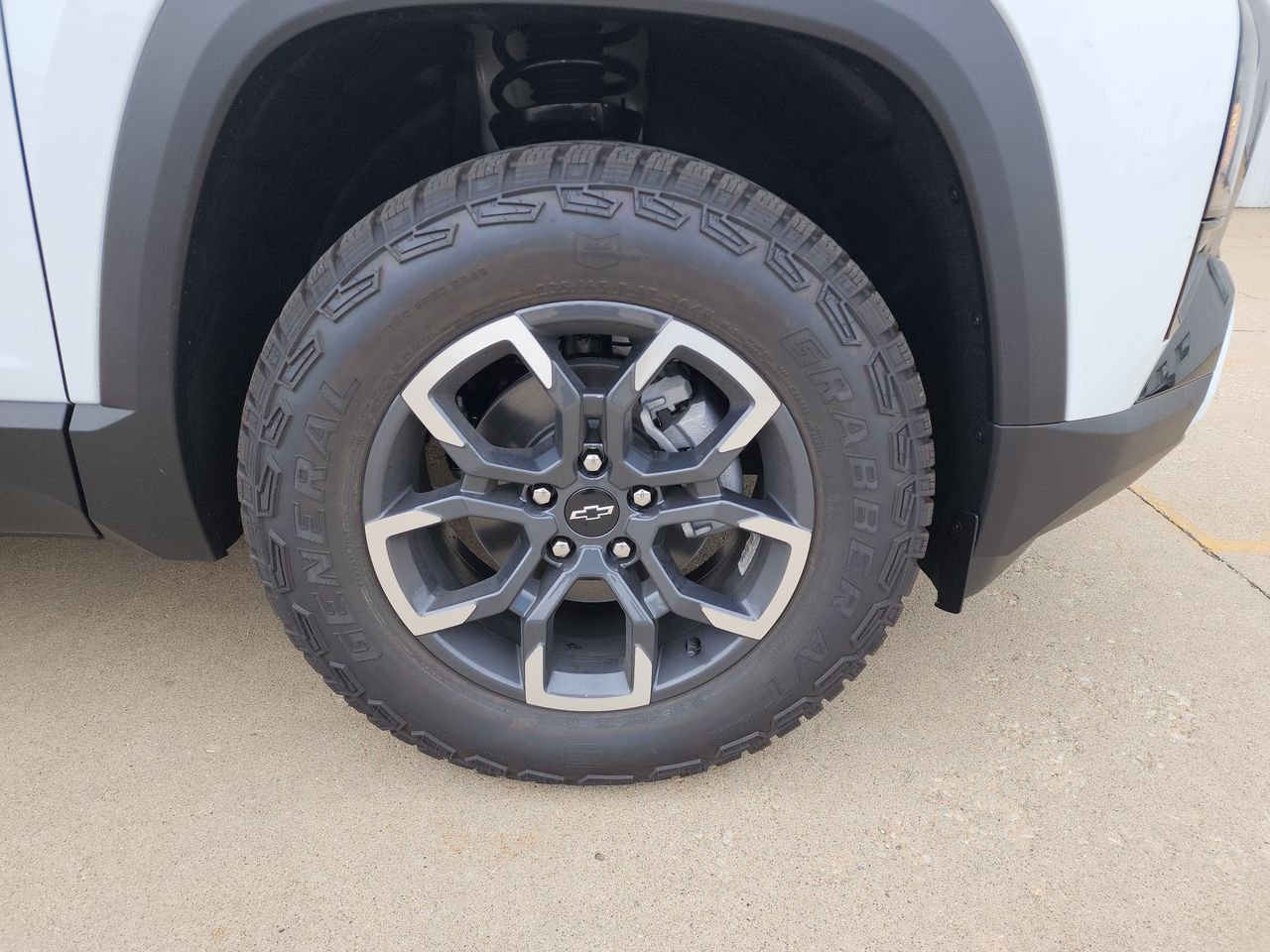 New 2027 Polar White Tricoat Chevrolet AWD ACTIV image 10