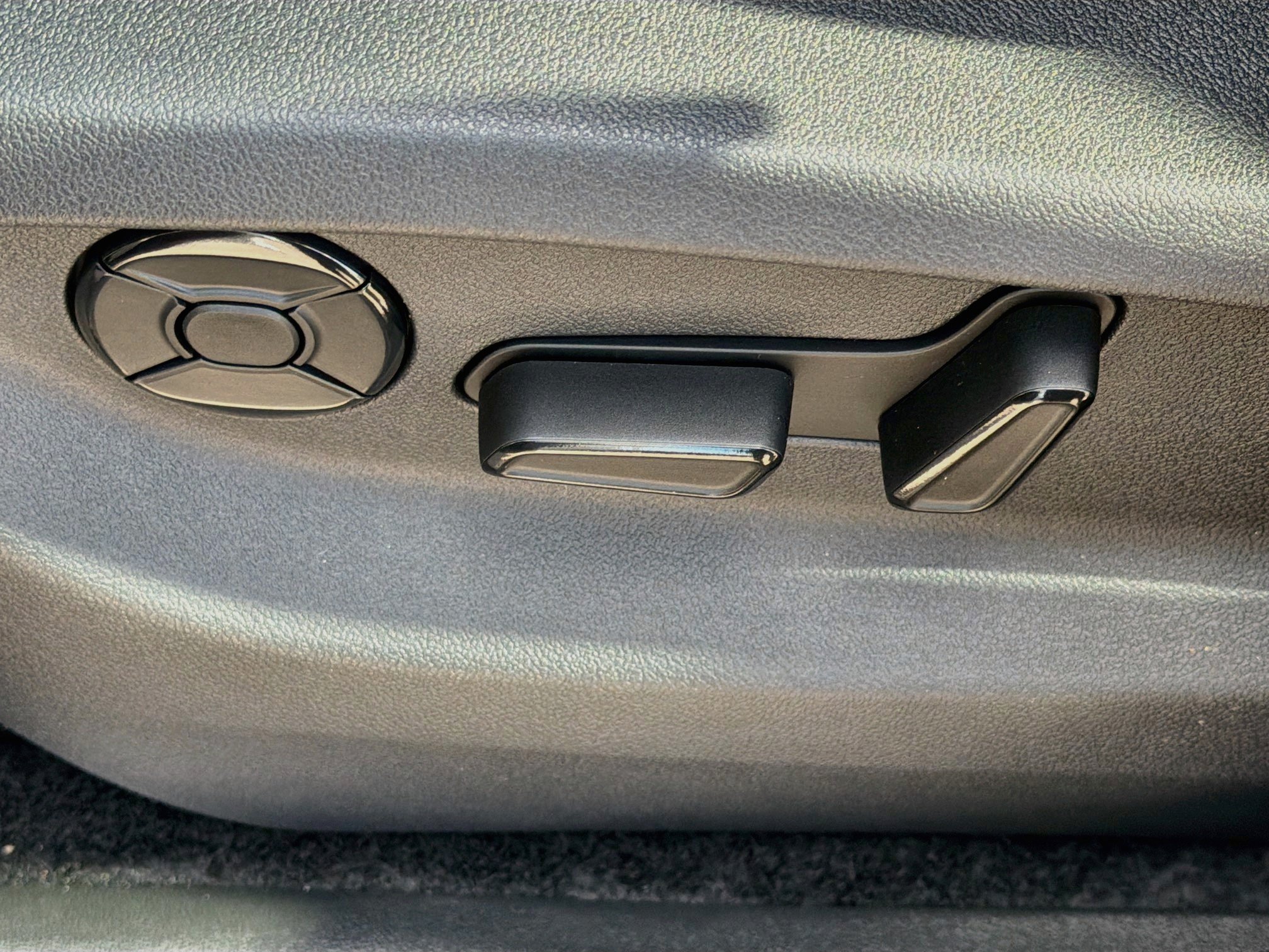2026 Volkswagen Tiguan SE R-LINE BLACK - Photo 25