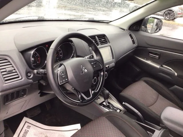 Used 2019 Pearl White Mitsubishi 2.0 SE image 8