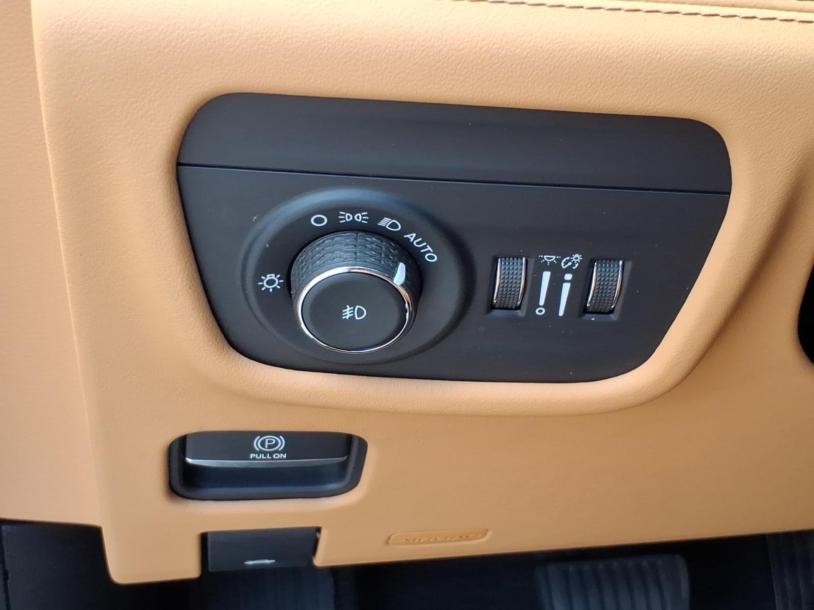 Used 2022 Bright White Clearcoat Jeep Summit Reserve image 17