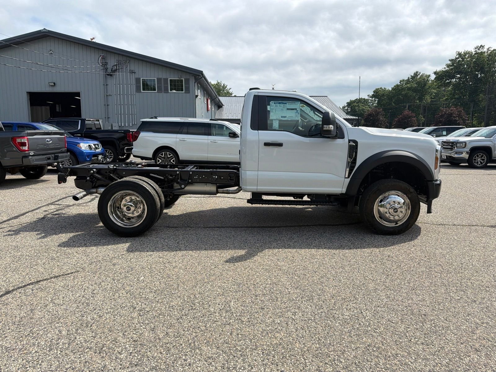 New 2026 Oxford White Ford F-550® XL image 8