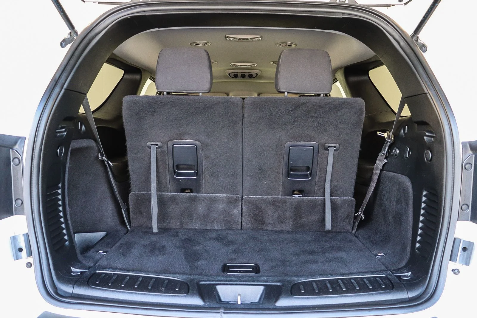 Used 2019 White Dodge SXT image 27