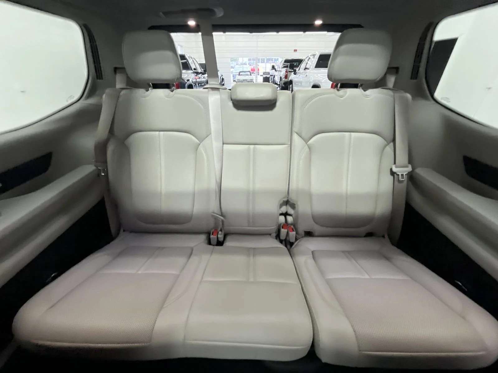 Used 2022 Bright White Clearcoat Jeep Series III 4wd 5.7L V8 1 Owner image 13