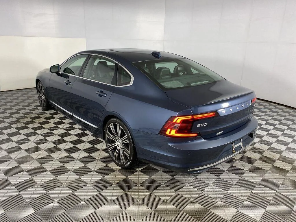Used 2023 Denim Blue Metallic Volvo Ultimate image 9