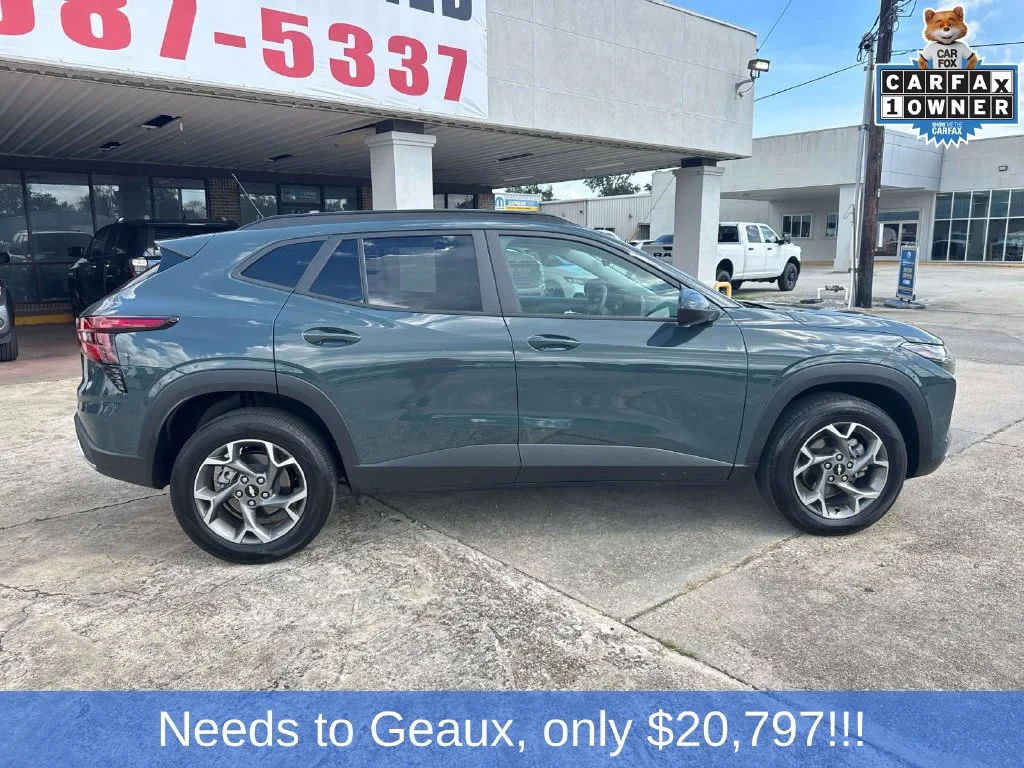 Used 2025 Gray Chevrolet LT image 19