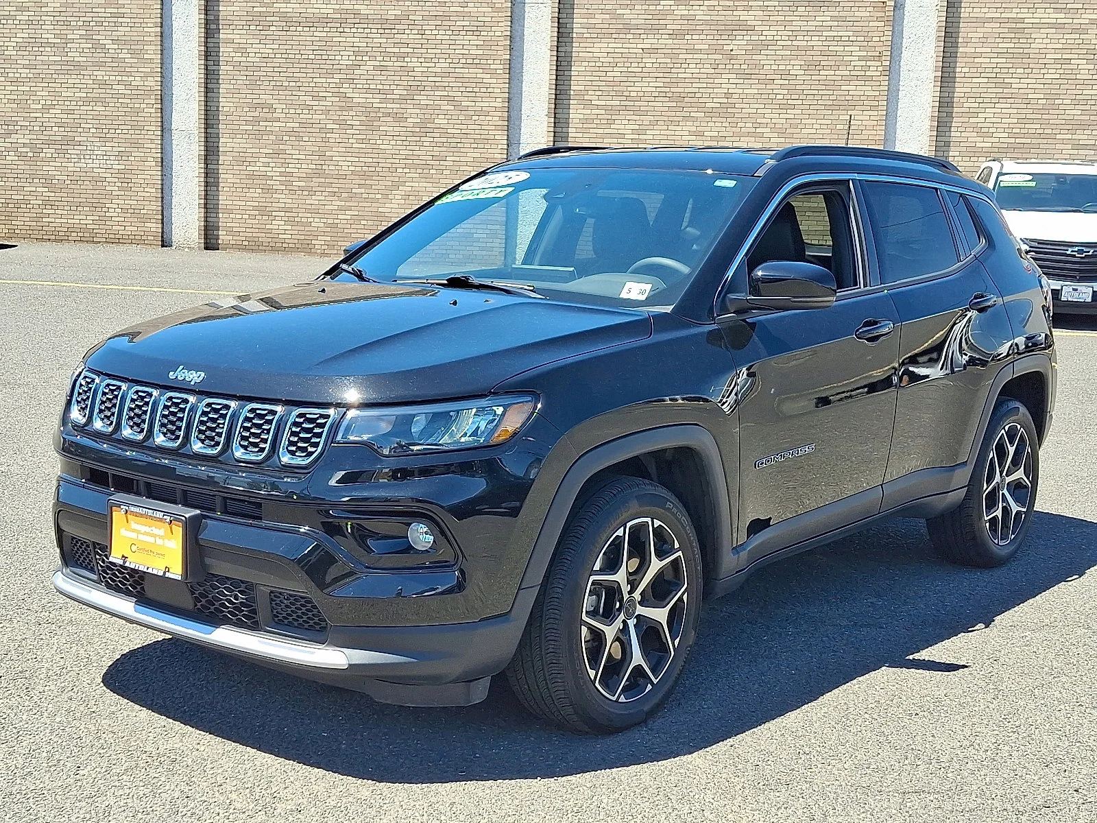 Certified Used 2025 Diamond Black Crystal Pearlcoat Jeep Limited image 3