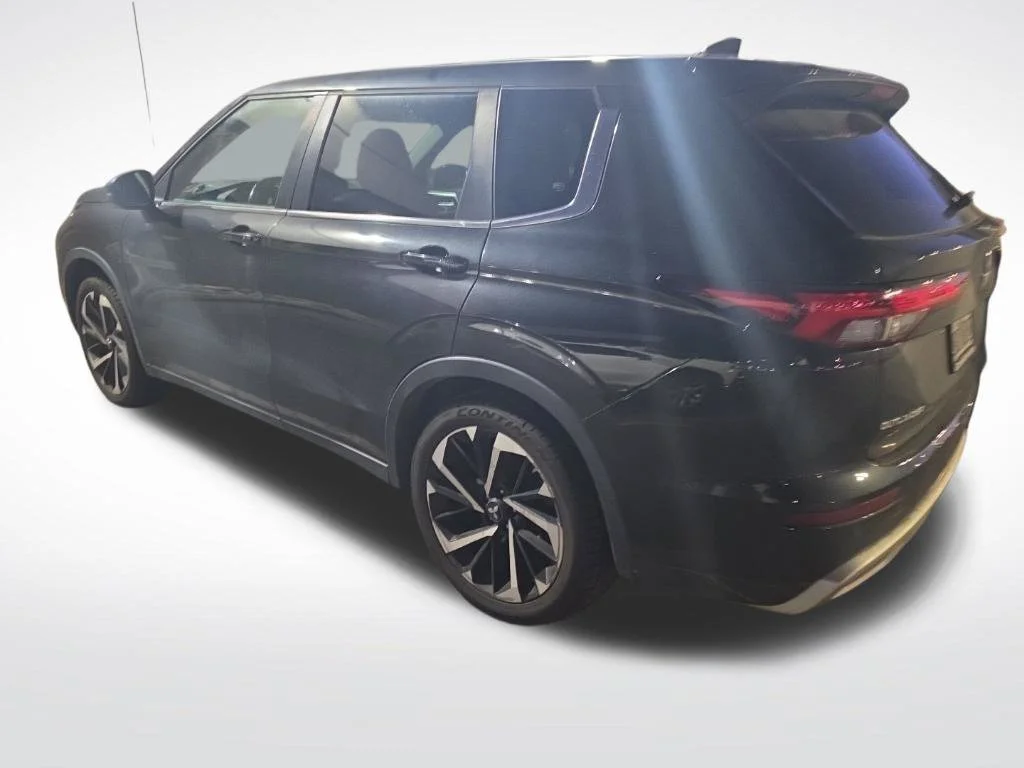 Used 2022 Black Mitsubishi SE image 2