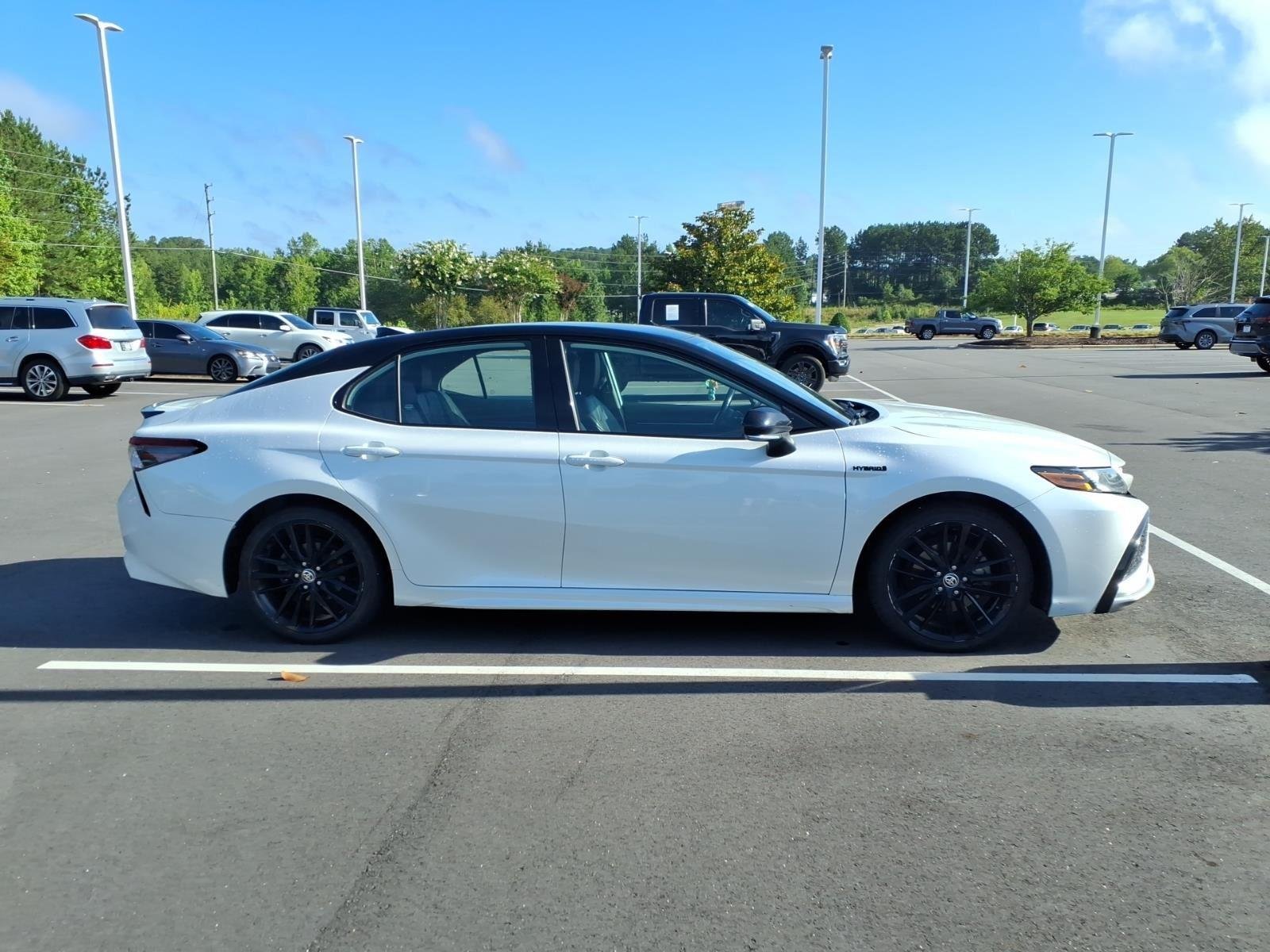 Used 2021 Wind Chill Pearl/Midnight Black Metallic Toyota Hybrid XSE image 6