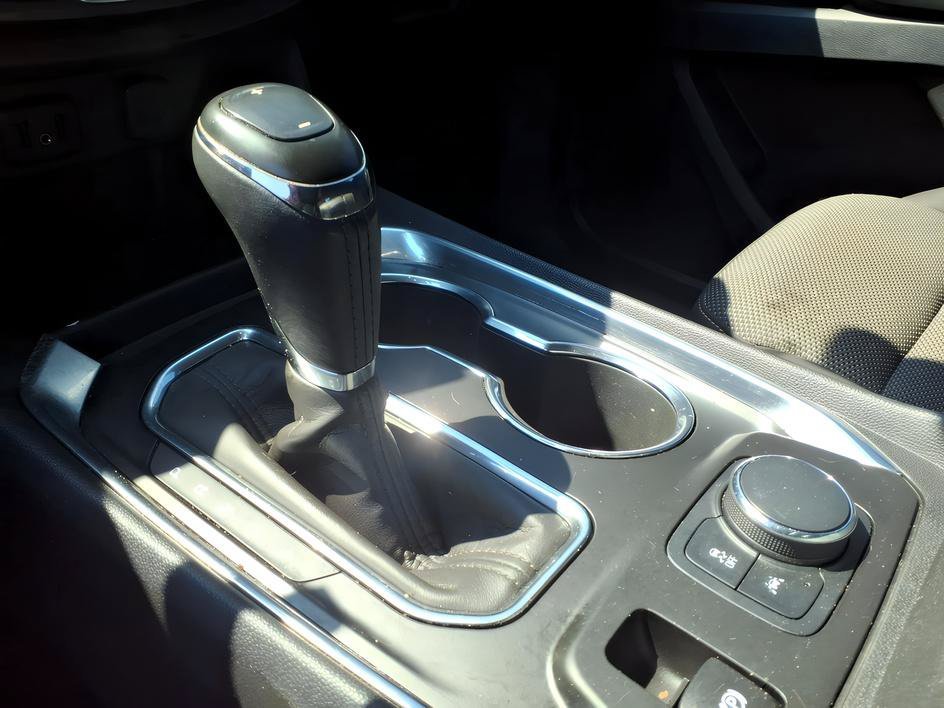Used 2020 Satin Steel Metallic Chevrolet LT Cloth image 21
