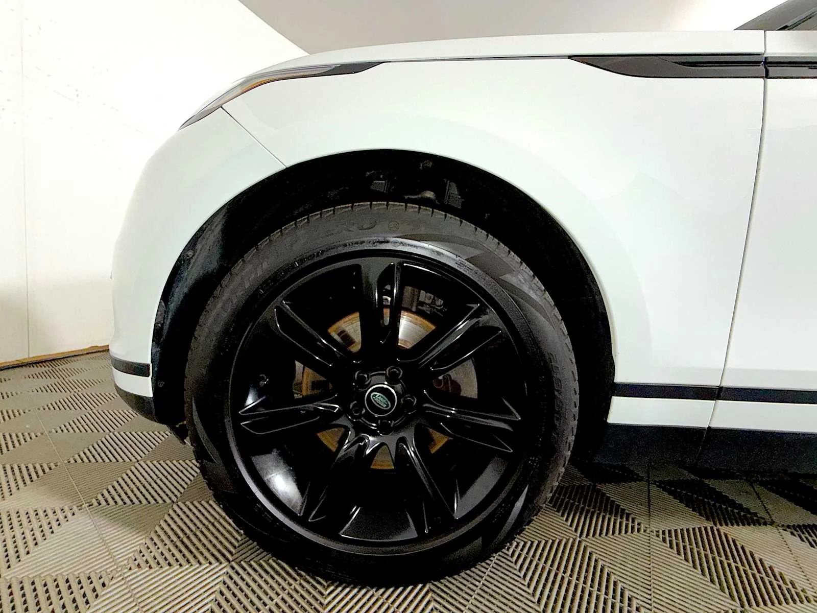 Used 2022  Land Rover S image 8