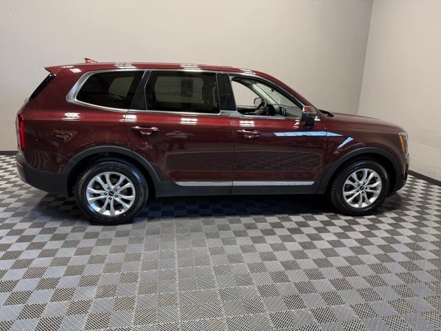Used 2022 Sangria Red Kia LX image 7