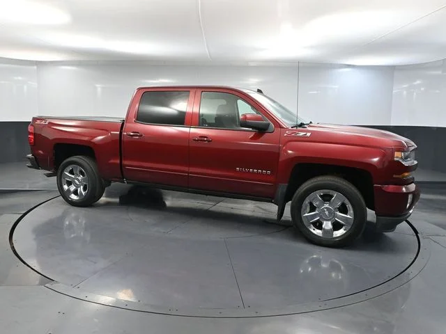 Used 2016 Red Chevrolet LT image 3
