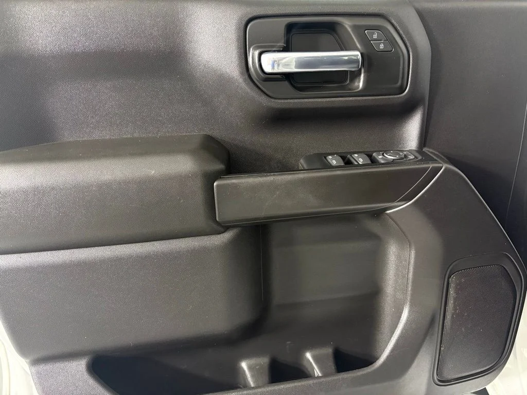 Used 2023 White Chevrolet Custom image 12