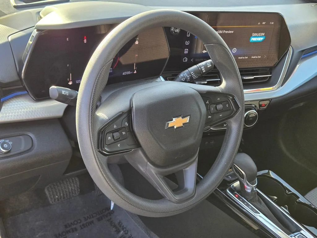 Used 2025 Summit White Chevrolet LT image 18