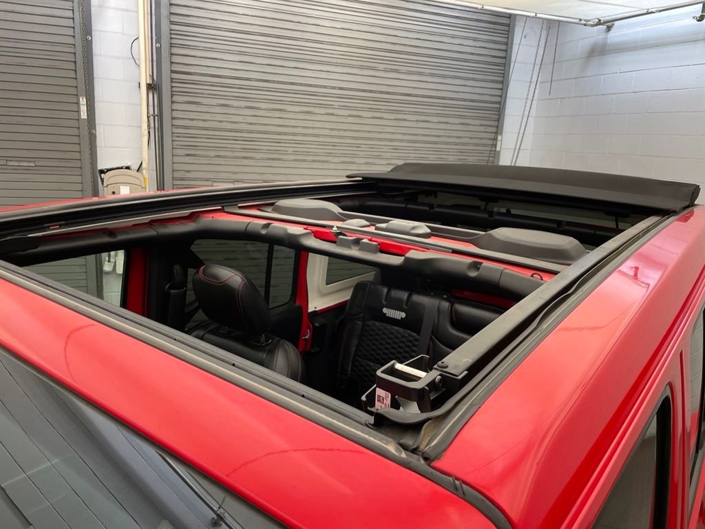 Used 2022 Red Jeep Unlimited Rubicon image 19