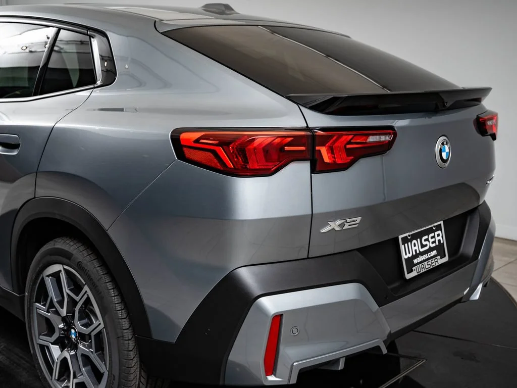 New 2027 Skyscraper Grey Metallic BMW xDrive28i image 18