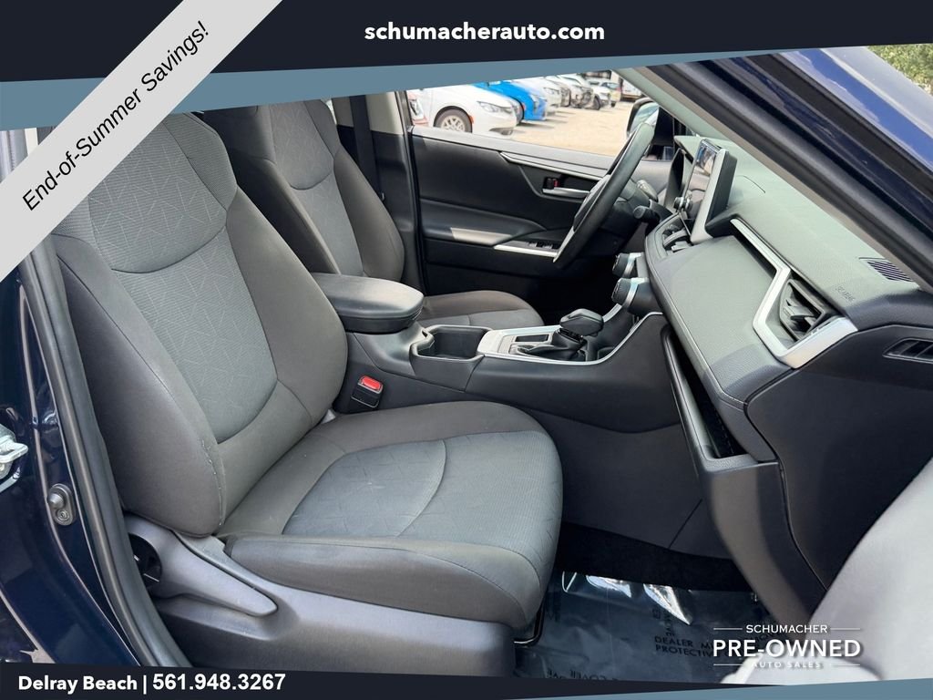 Used 2025  Toyota XLE image 18