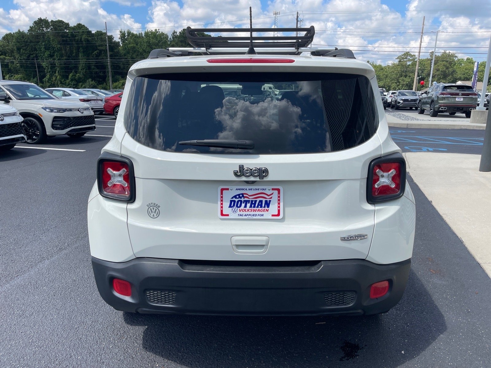 Used 2018 Alpine White Jeep Latitude image 13