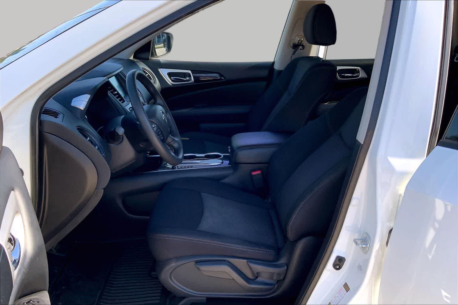 Used 2020 Glacier White Nissan S image 8
