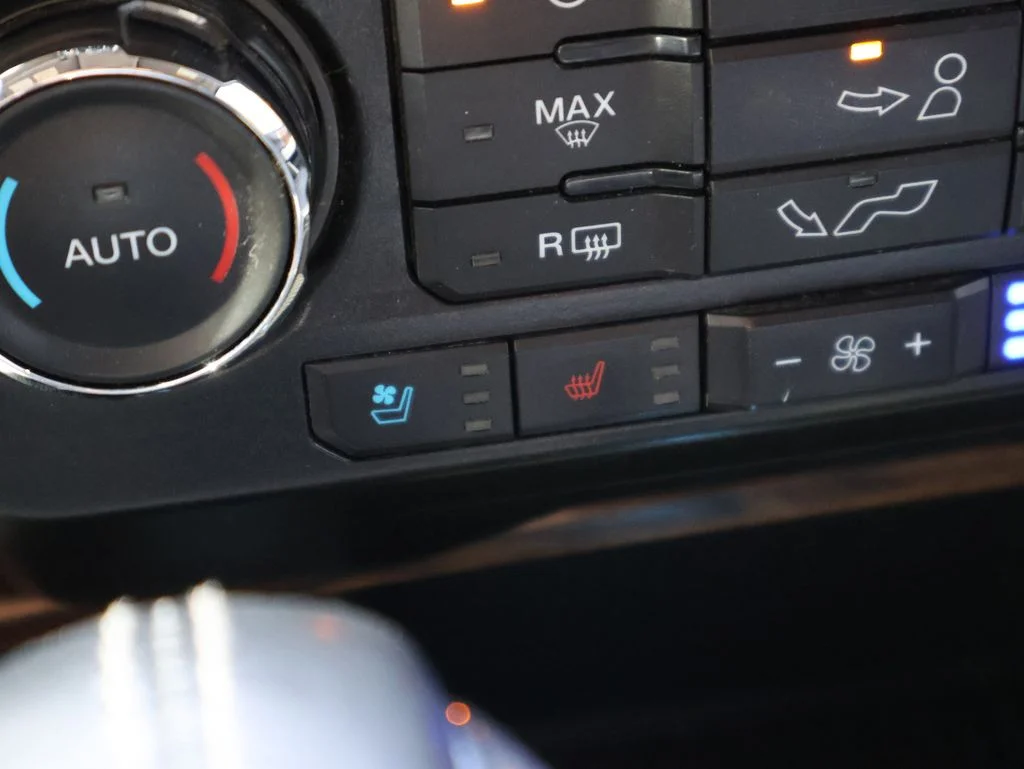 Used 2018 Magnetic Ford Lariat image 38
