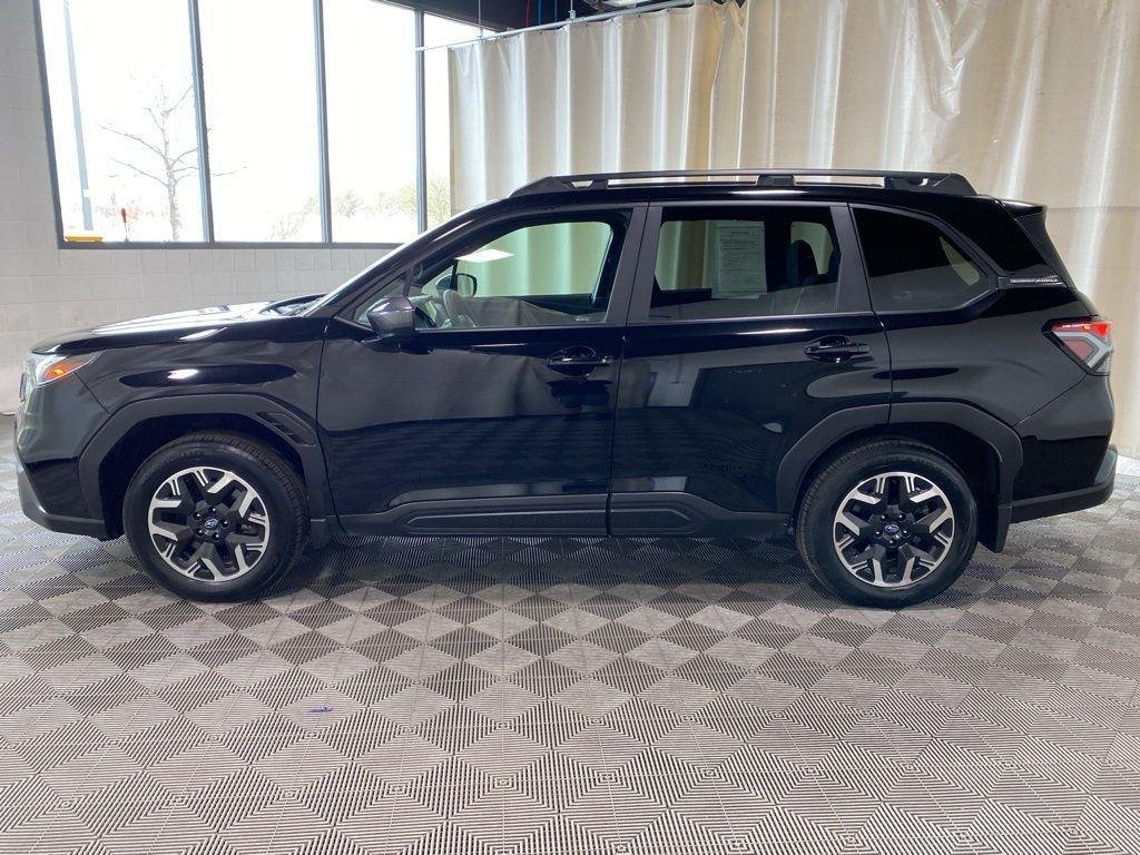 Used 2025 Crystal Black Silica Subaru Premium image 8