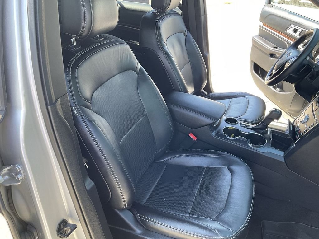 Used 2017 Silver Ford Limited image 25