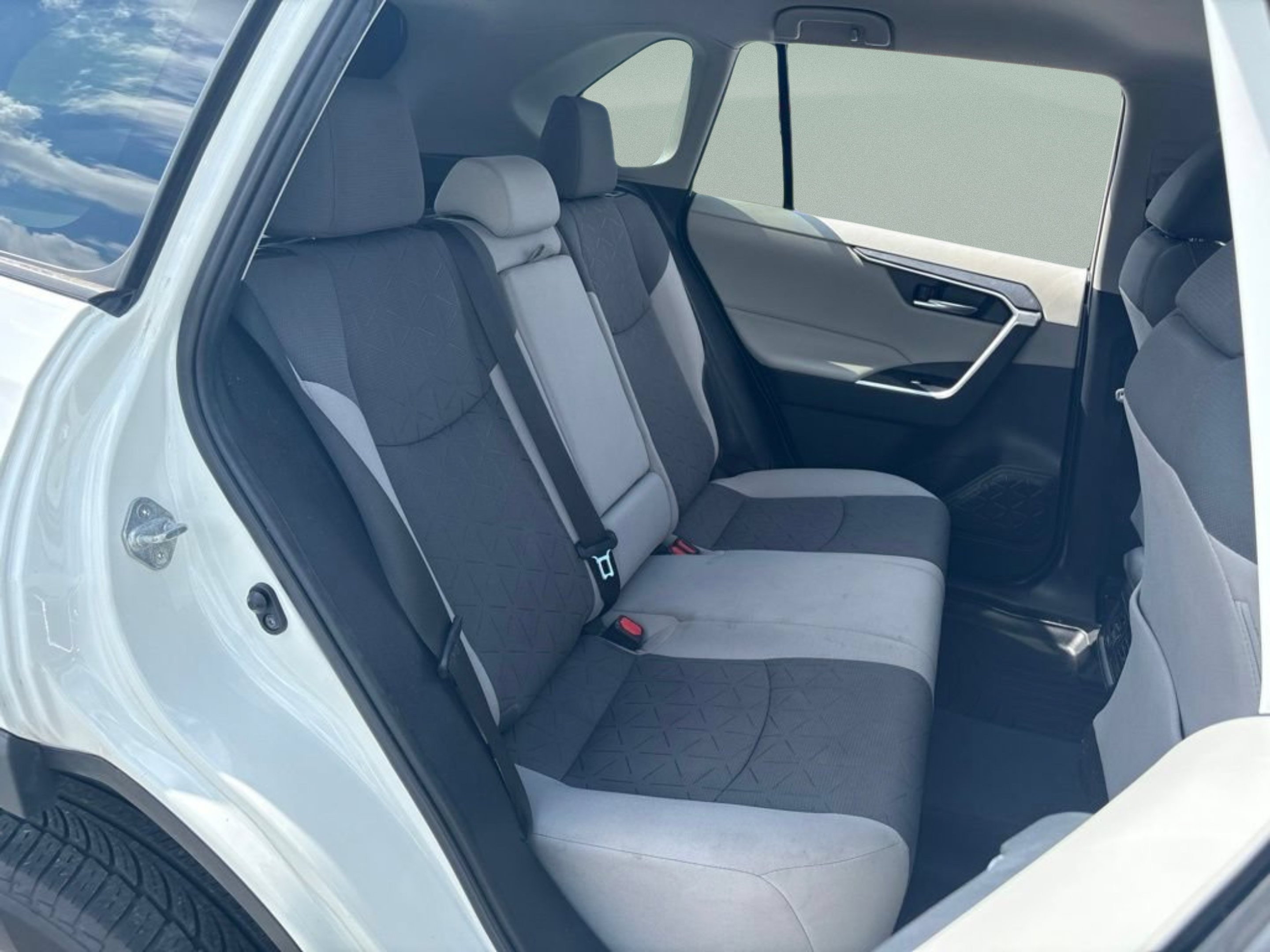 Used 2020 Super White Toyota XLE image 22