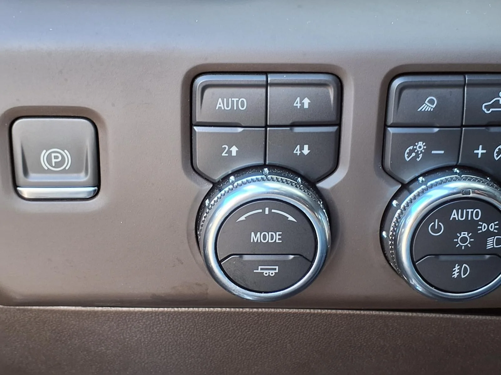 Used 2024 White GMC Denali image 13