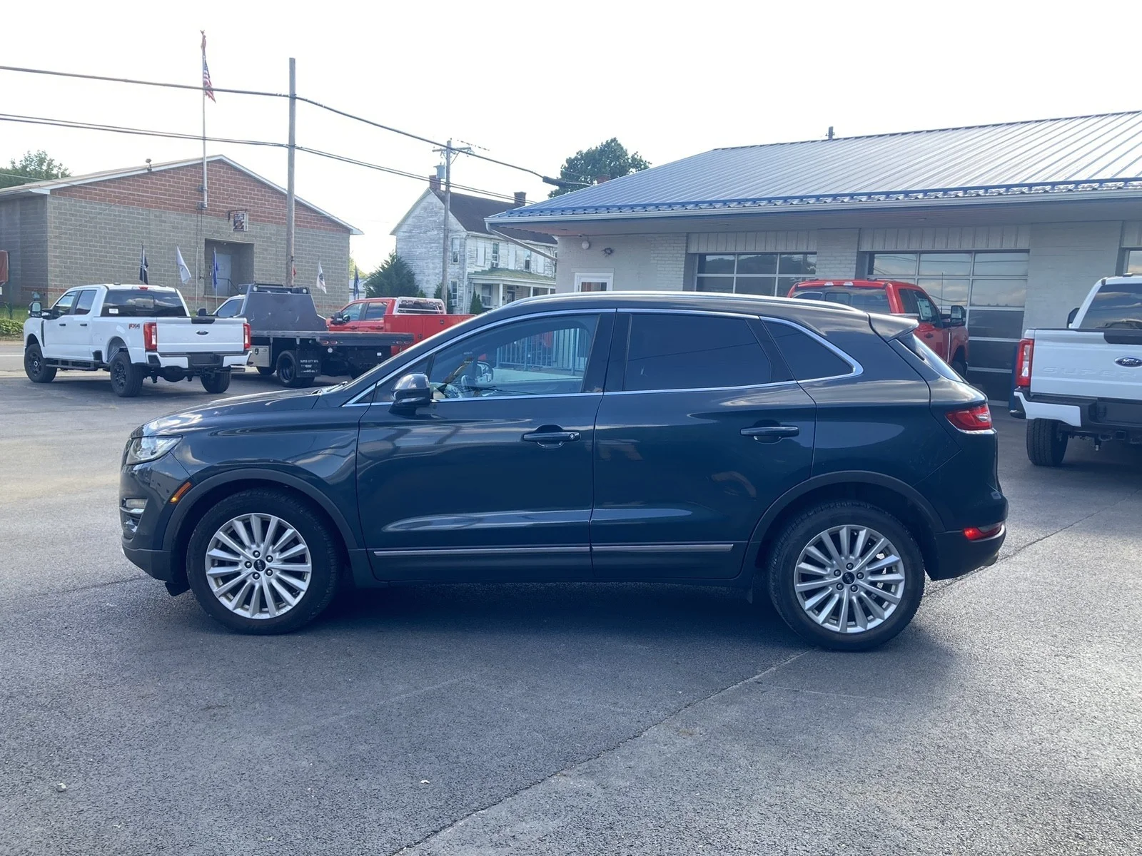 Used 2019  Lincoln Standard image 6