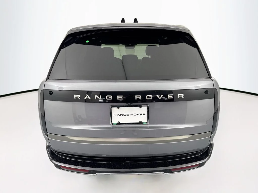 New 2026 Eiger Grey Land Rover SE image 6