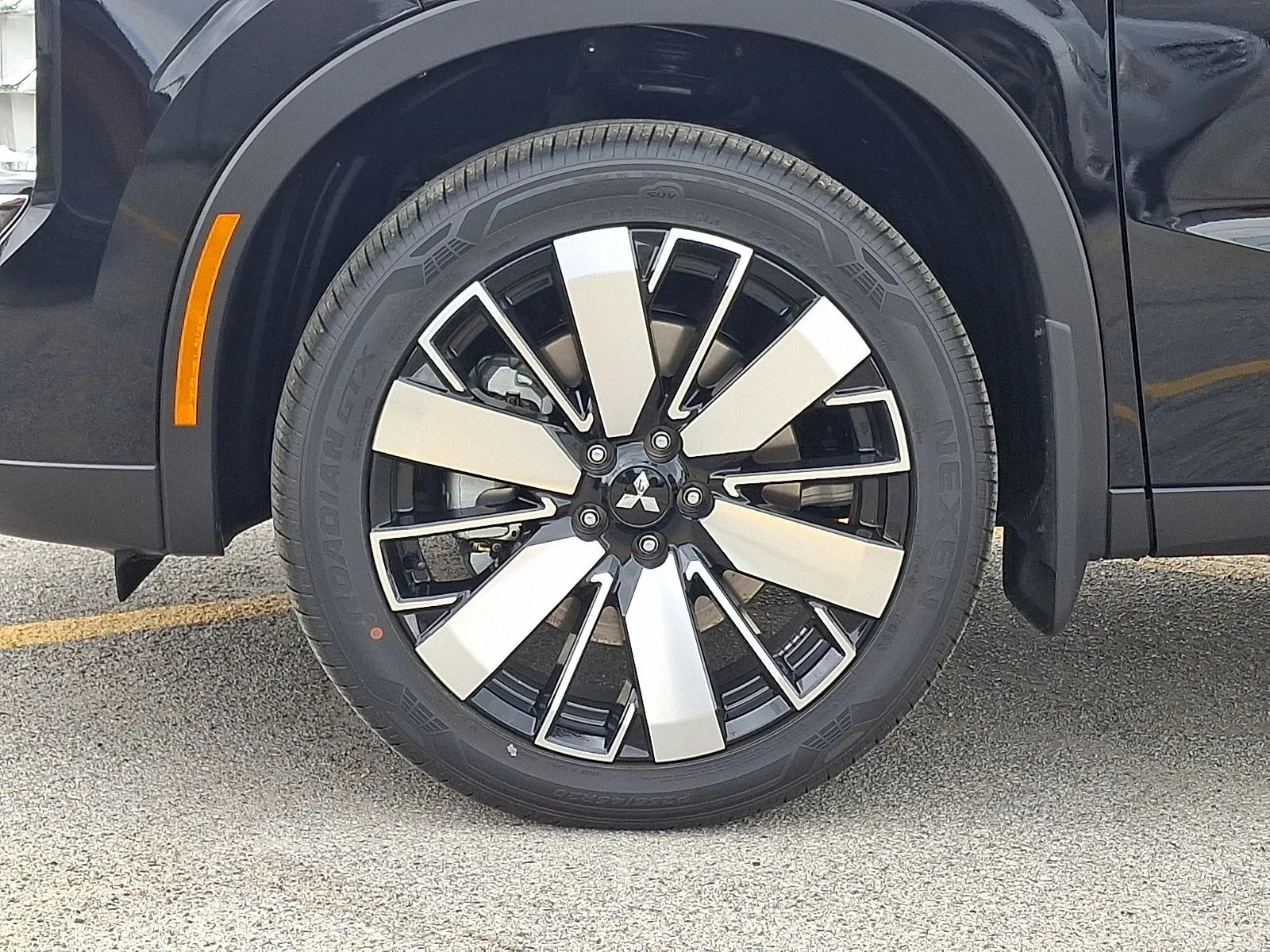 New 2026 Black Mitsubishi SE image 7