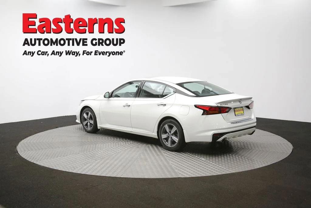 Used 2022 White Nissan 2.5 SL image 62