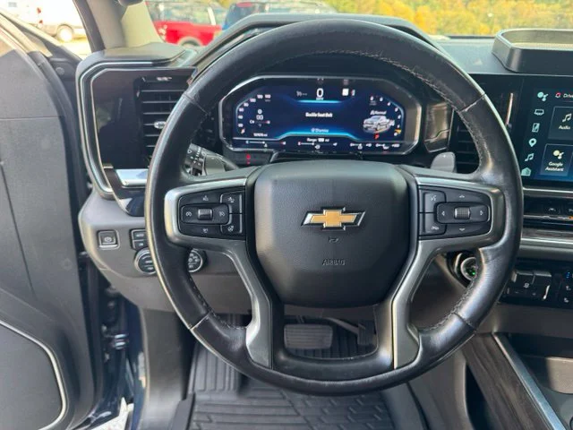 Used 2022 Blue Chevrolet LTZ image 18
