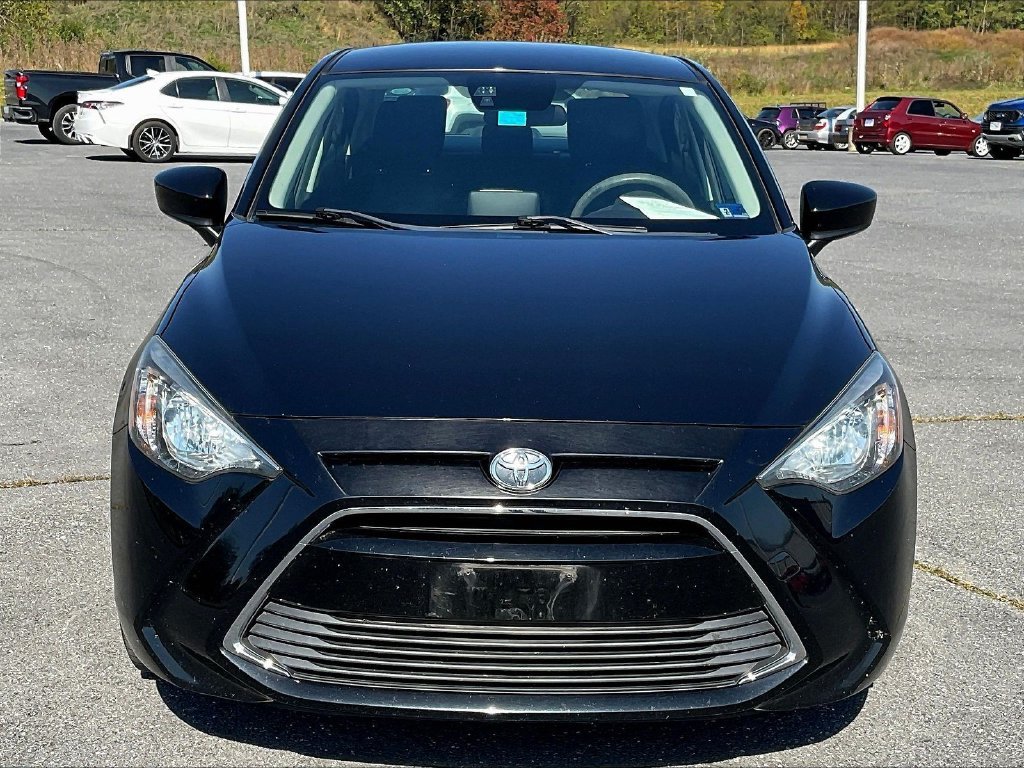 Used 2017 Black Toyota Base image 11