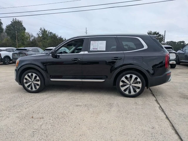 Used 2022 Black Kia EX image 7