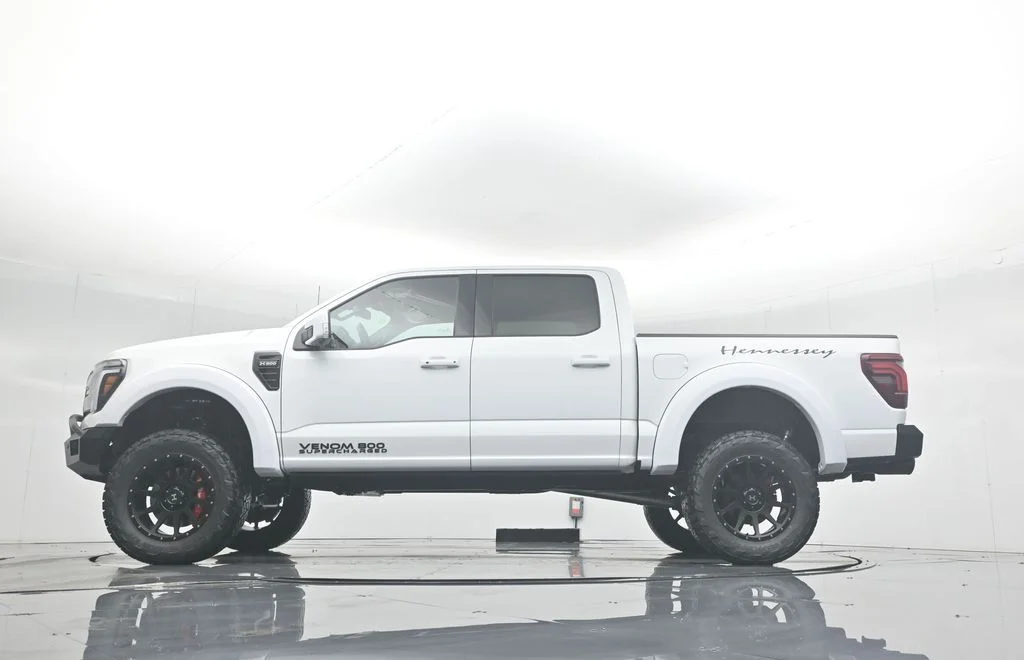 New 2025 Oxford White Ford Lariat image 55