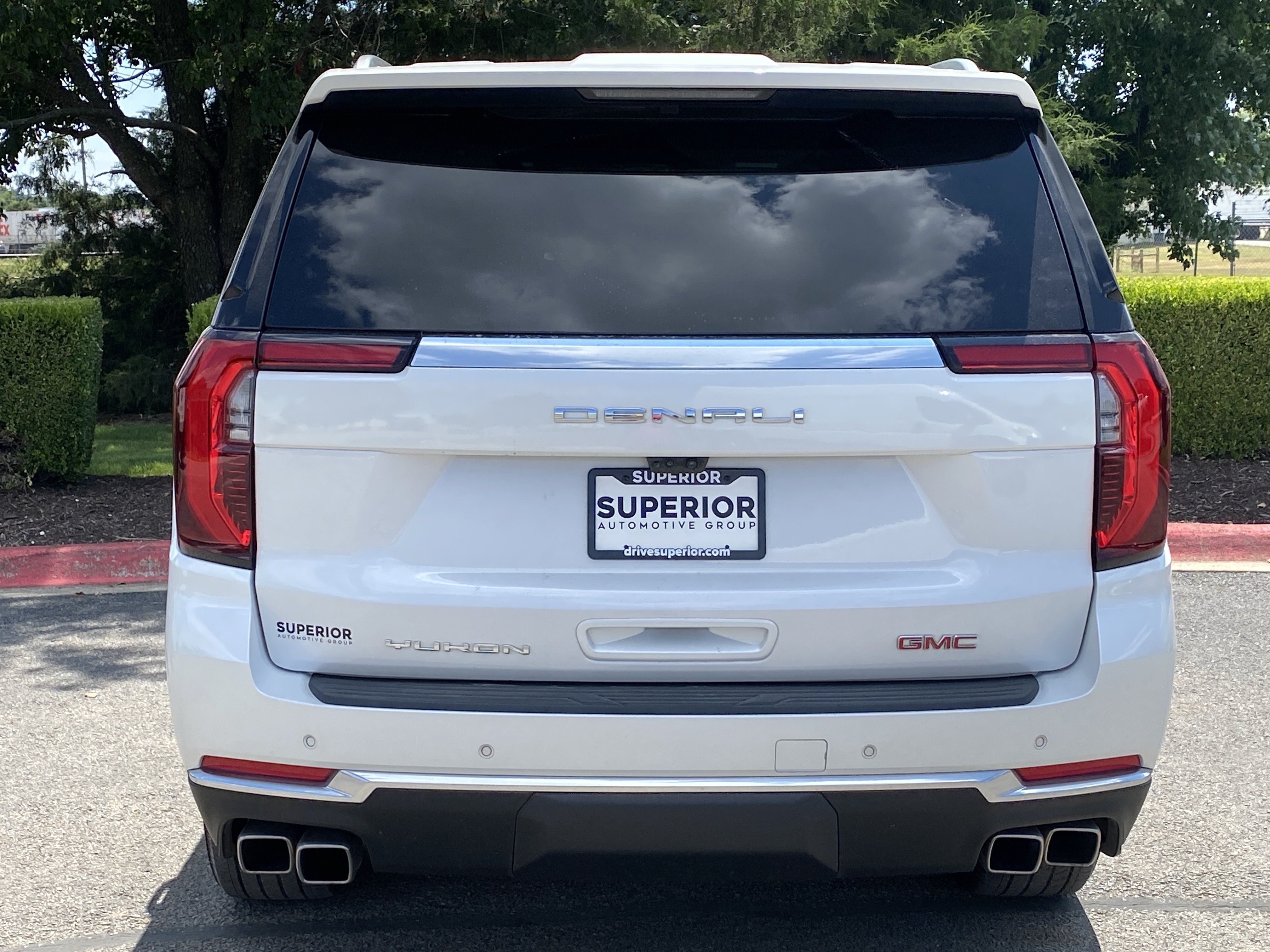 Used 2025 White Frost Tricoat GMC Denali image 5