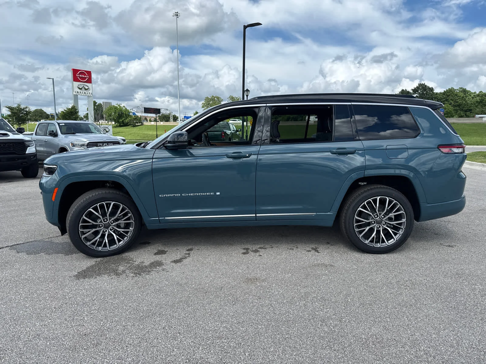 New 2026 Steel Blue Exterior Paint Jeep Summit image 5