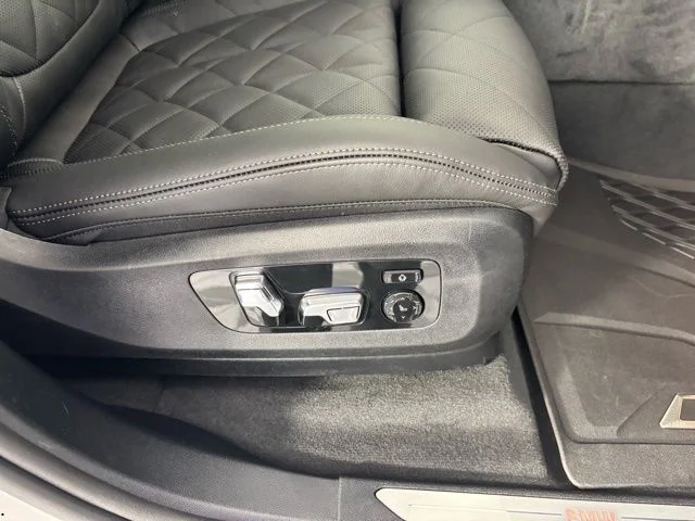 New 2026 Alpine White BMW xDrive40i image 45