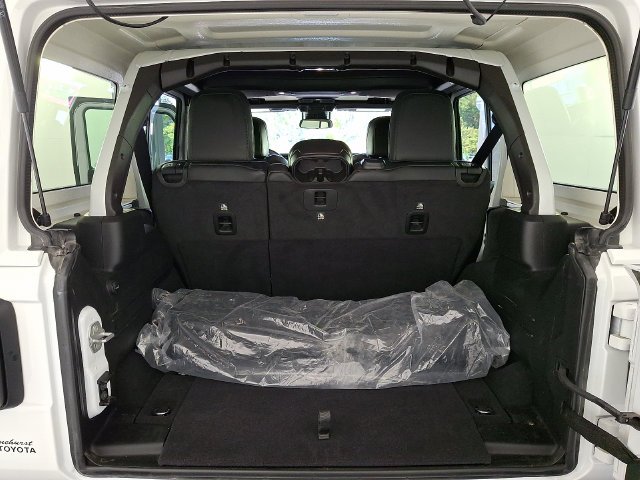 Used 2025 White Jeep Rubicon image 39