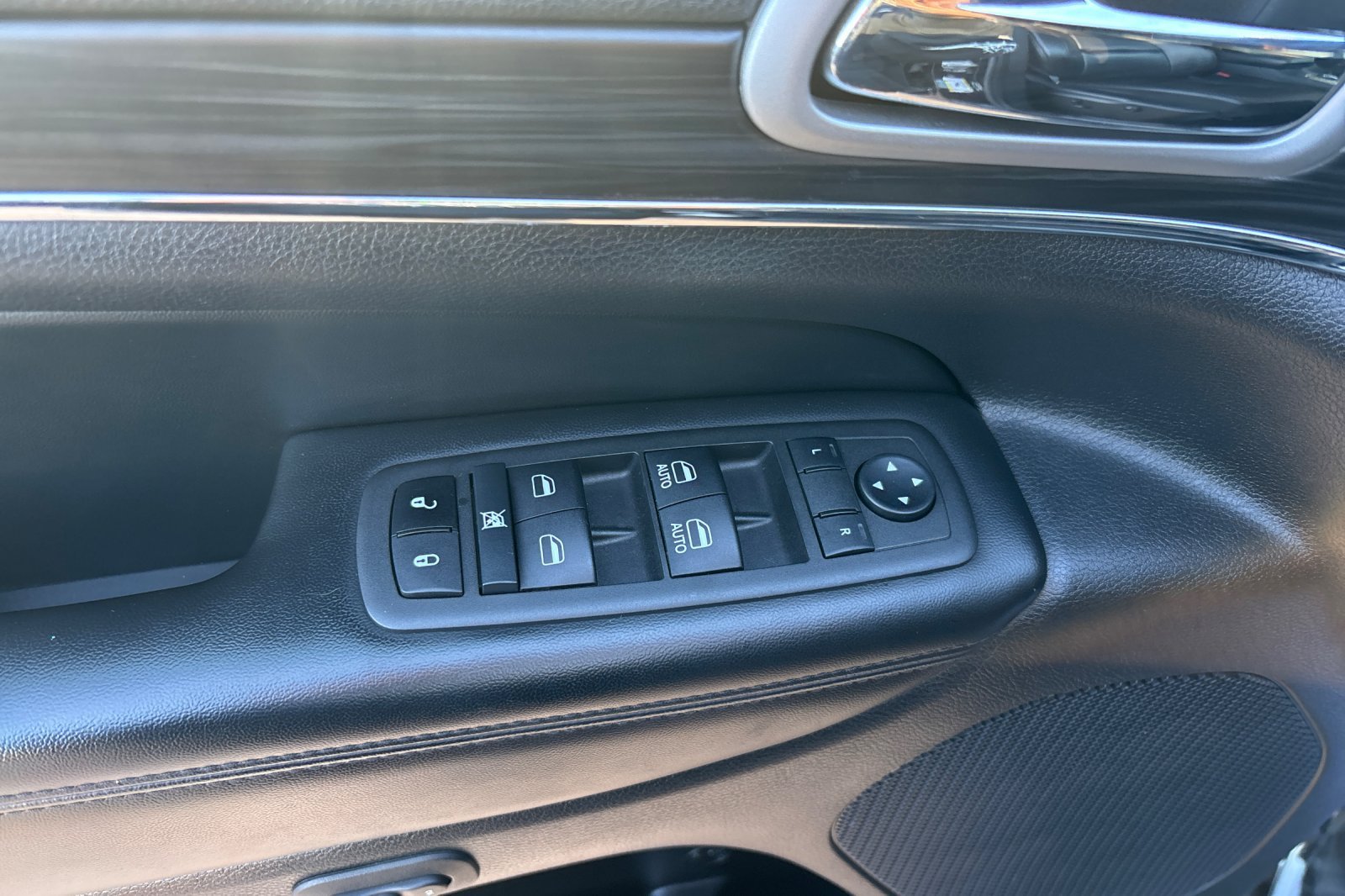 Used 2022 Black Jeep Limited image 13