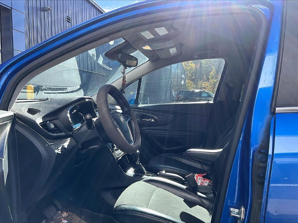Used 2018 Blue Buick Preferred image 4