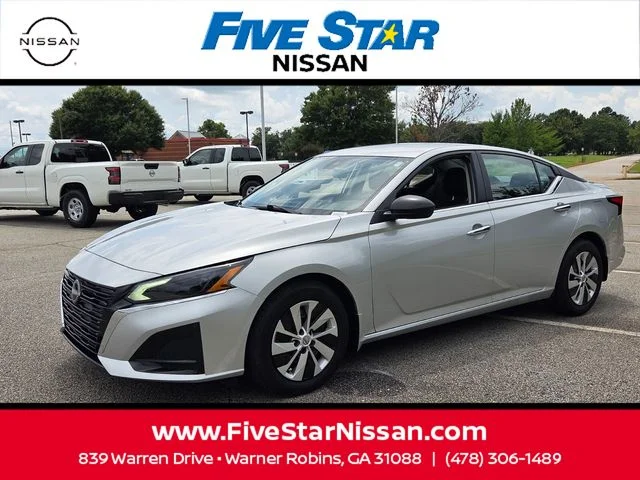 Used 2025 Silver Nissan 2.5 S image 3