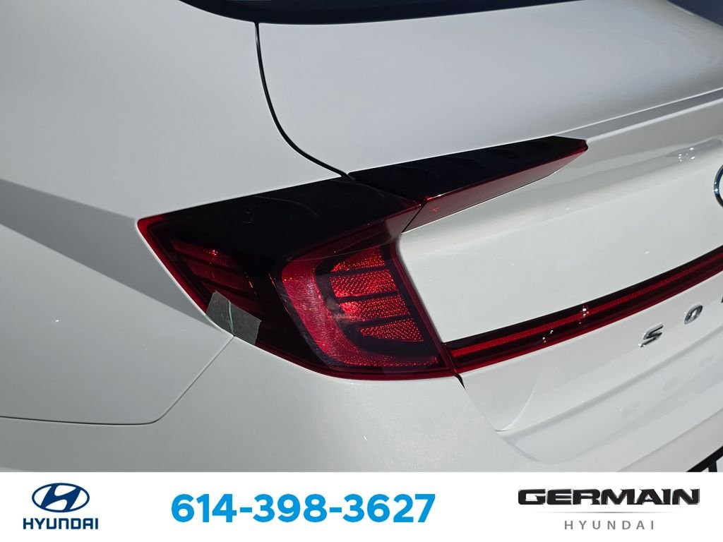 Used 2023 White Hyundai SEL image 16