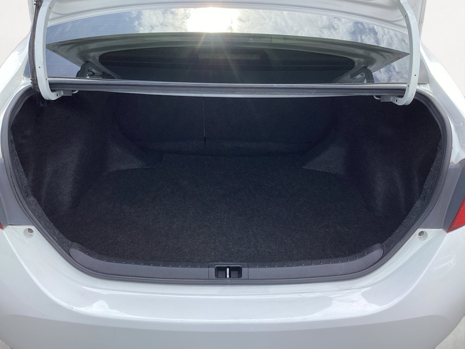 Used 2017 White Toyota LE image 16
